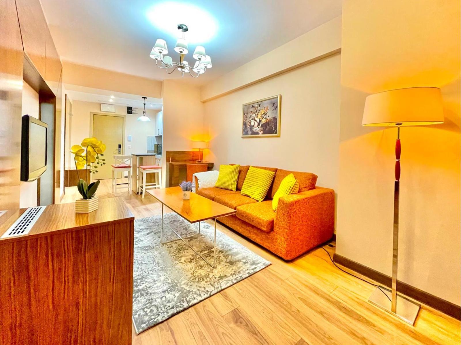 Royal Studio Apartment With A Perfect View - Yamaluxe Bukarest Exteriör bild