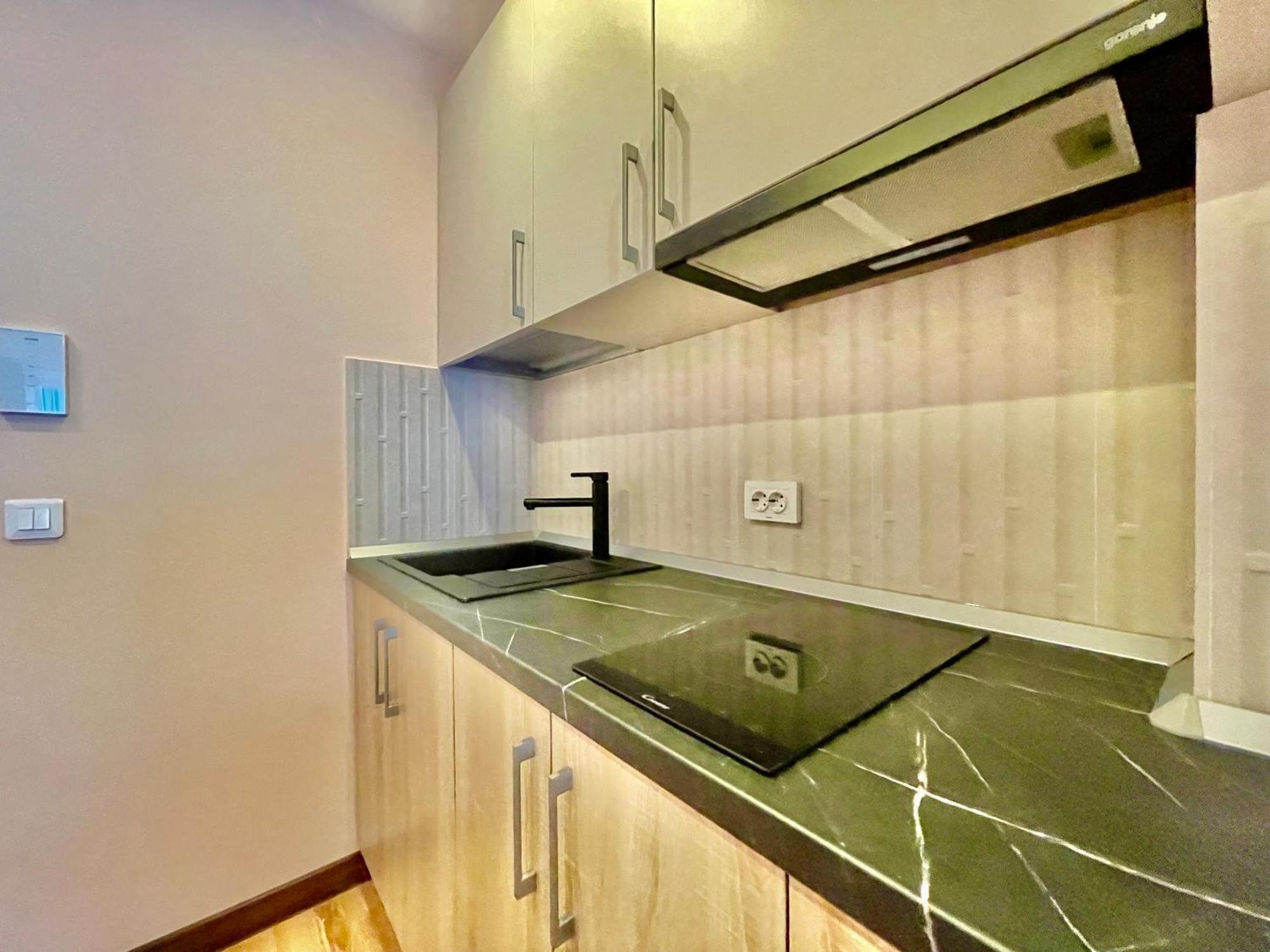 Royal Studio Apartment With A Perfect View - Yamaluxe Bukarest Exteriör bild