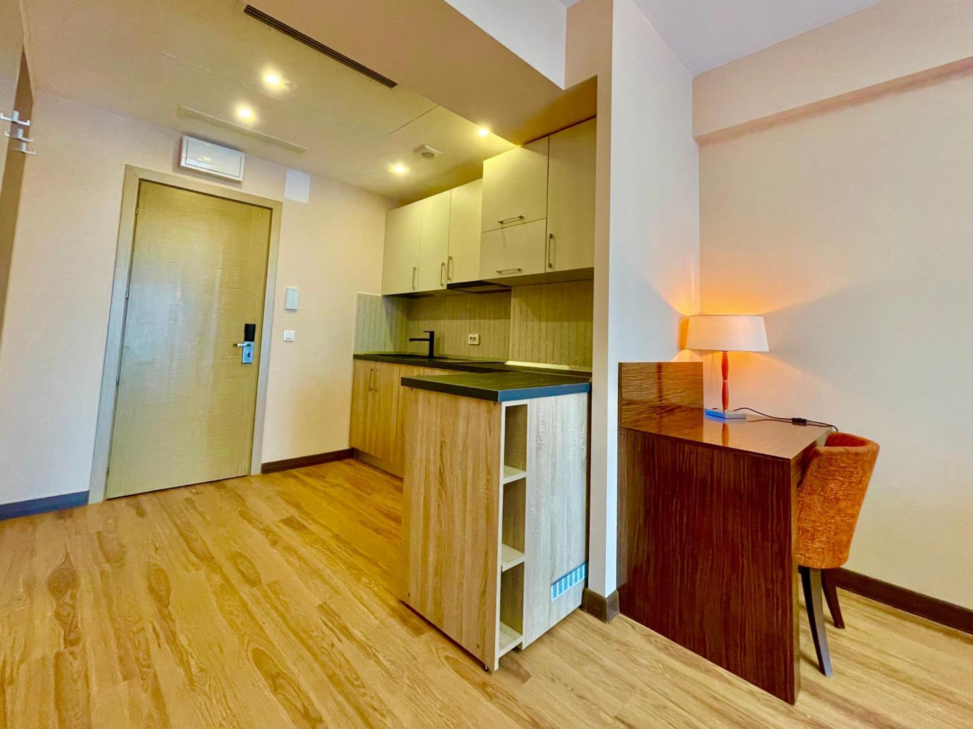 Royal Studio Apartment With A Perfect View - Yamaluxe Bukarest Exteriör bild